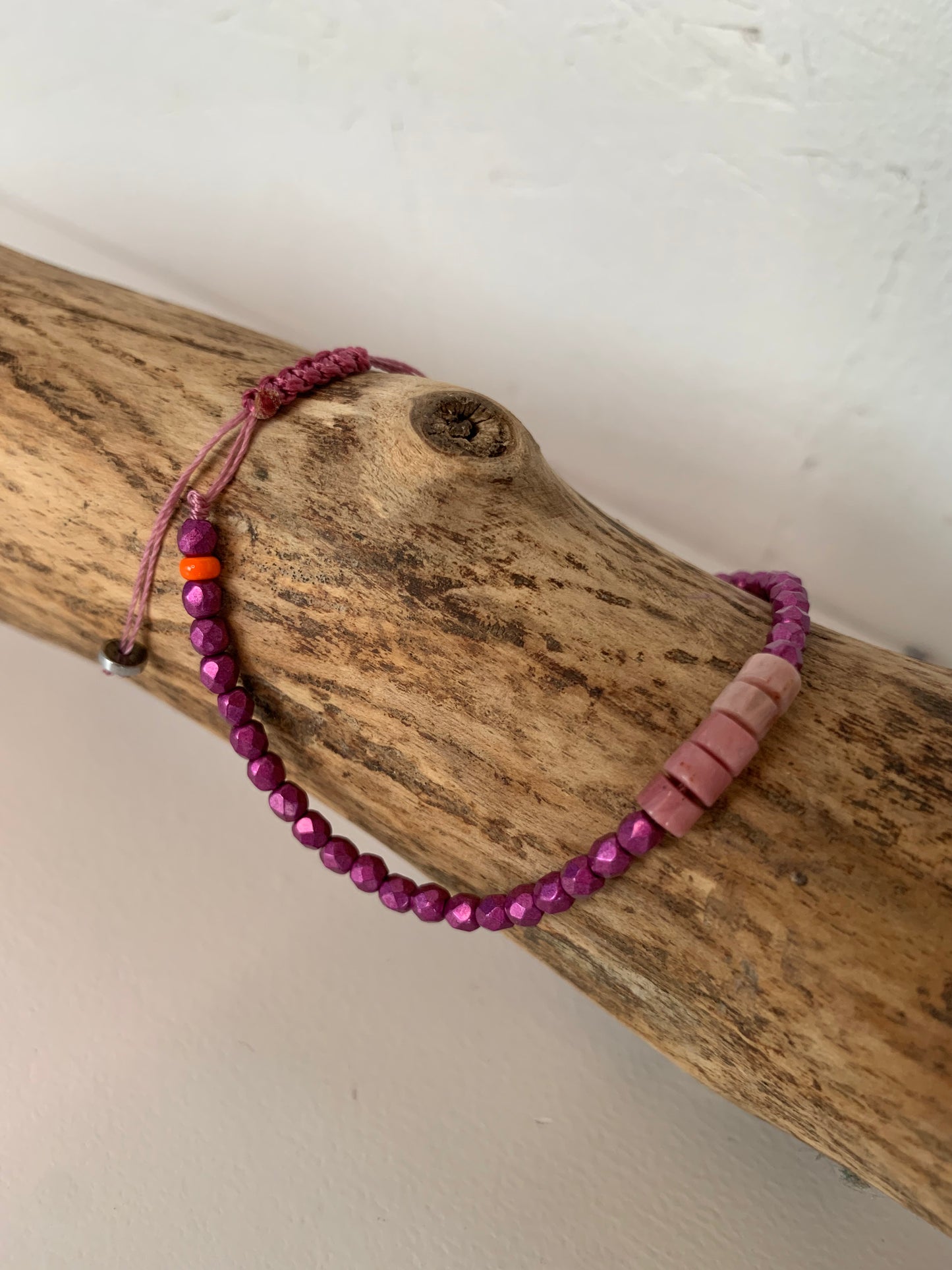 Bracelet en rhodonite – Femme – Réglable – Fait main – rose foncé