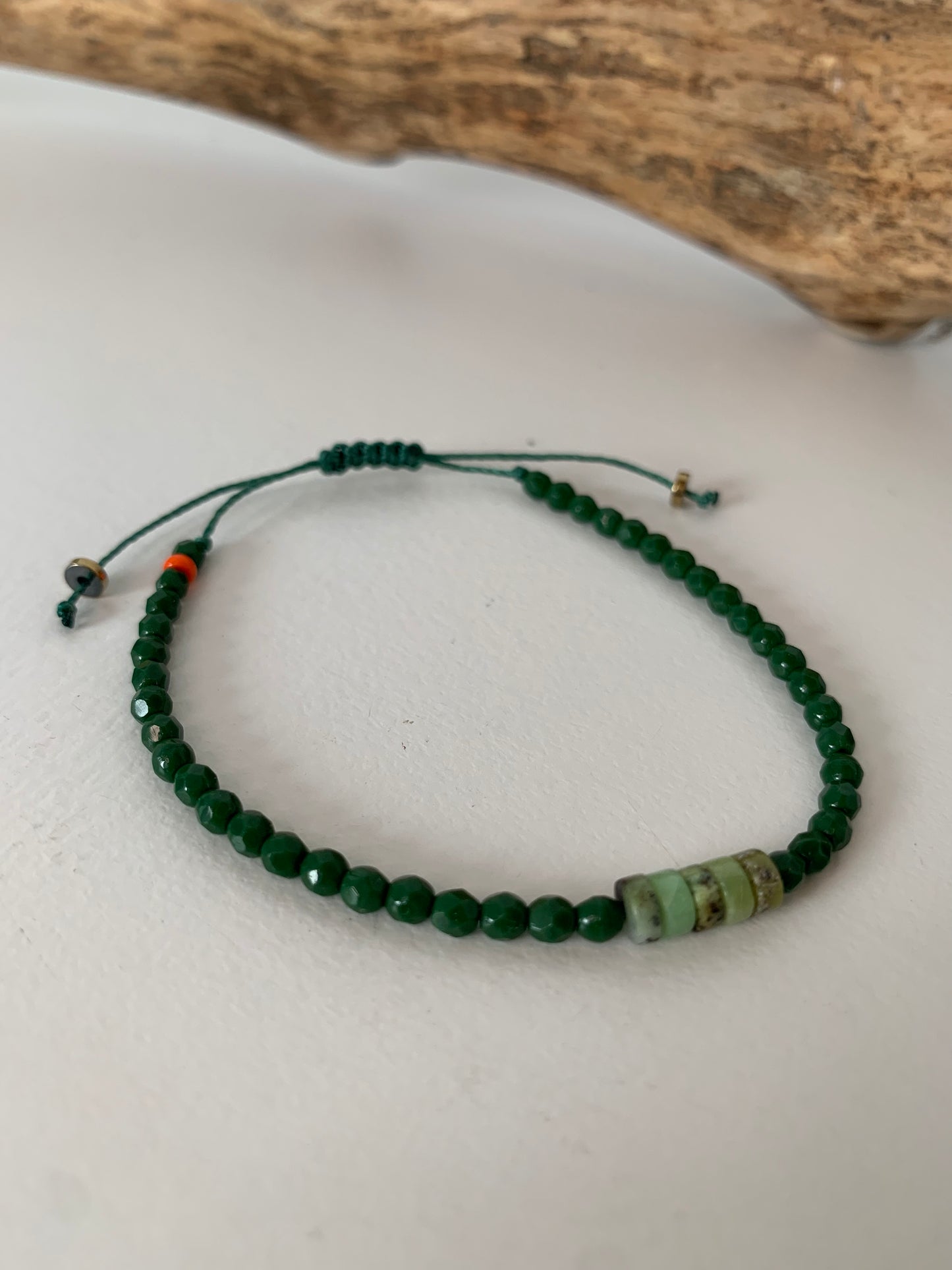 Bracelet en chrysoprase – Femme – Réglable – Fait main – vert tendre