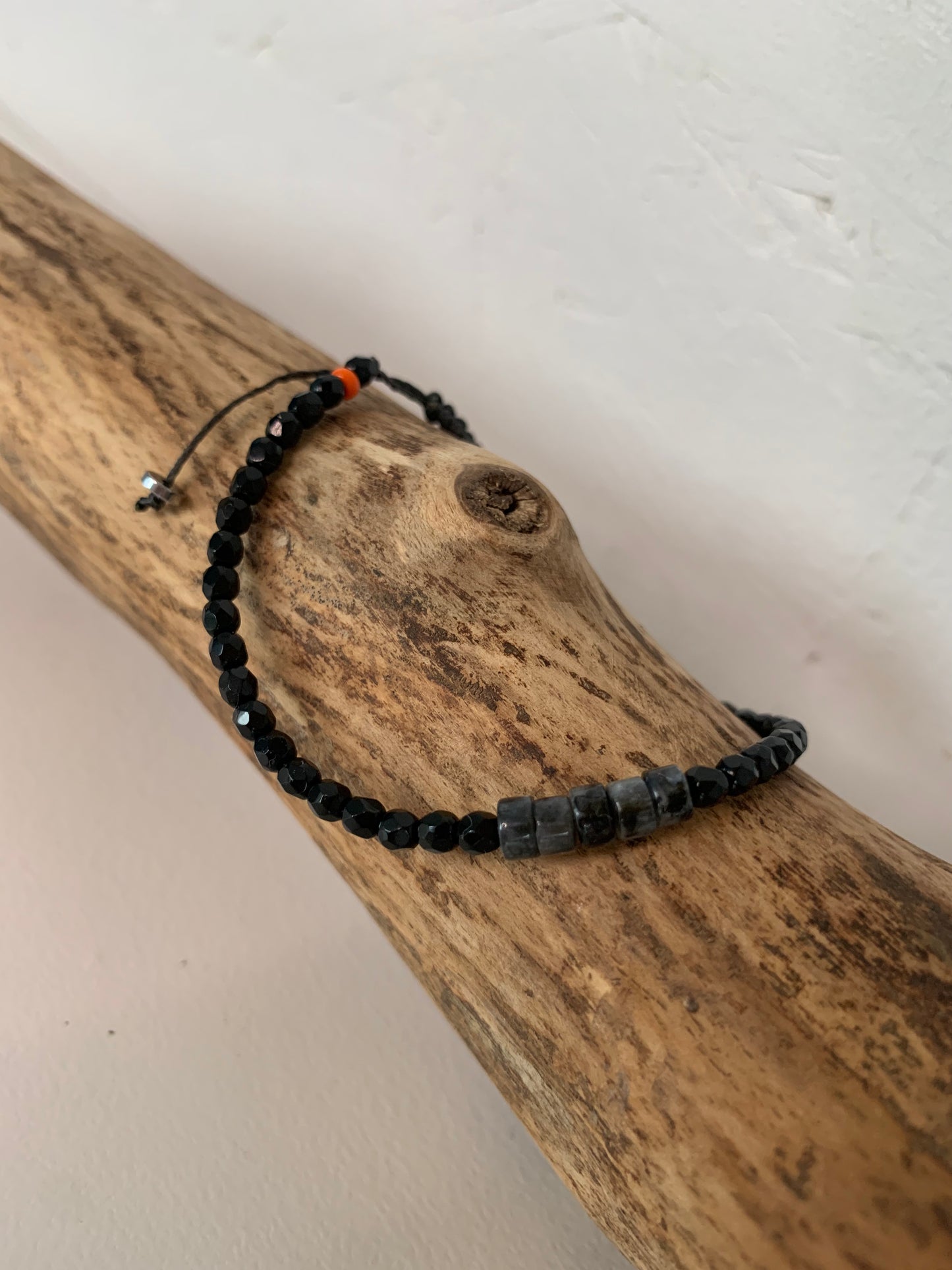 Bracelet en labradorite – Femme – Réglable – Fait main – gris irisé