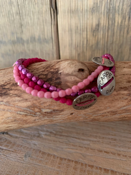 Bracelet Carpe Diem rose et mauve avec médaillon gravé