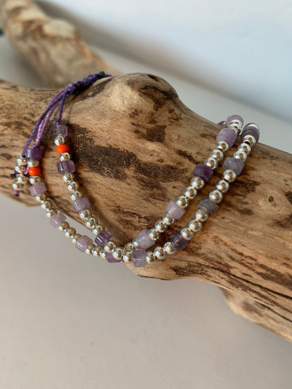 Détail perles améthyste lépidolite violettes naturelles 