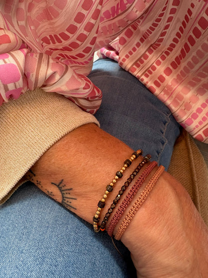 Bracelet bronzite macramé porté  style bohème – création artisanale belge
