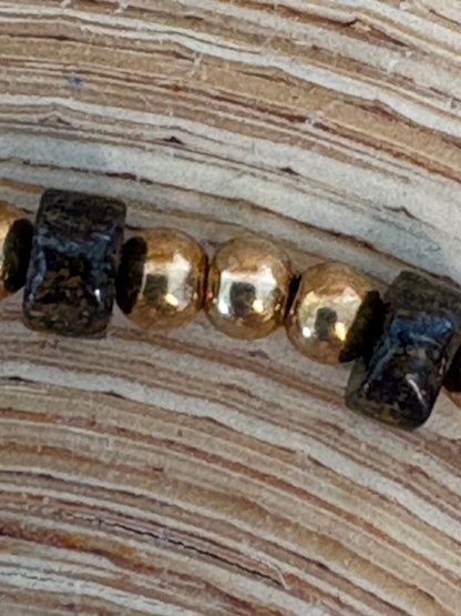 Perles de bronzite brun doré à reflets métalliques