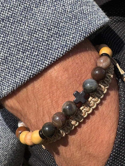 détail pierre bois pétrifié bracelet homme artisanal macramé