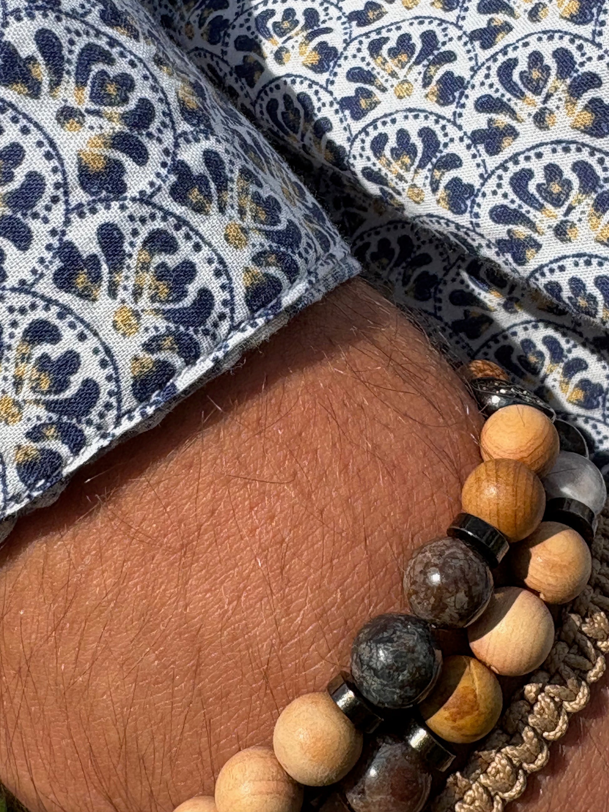 détail jaspe flocon de neige bracelet homme artisanal bracelet macramé