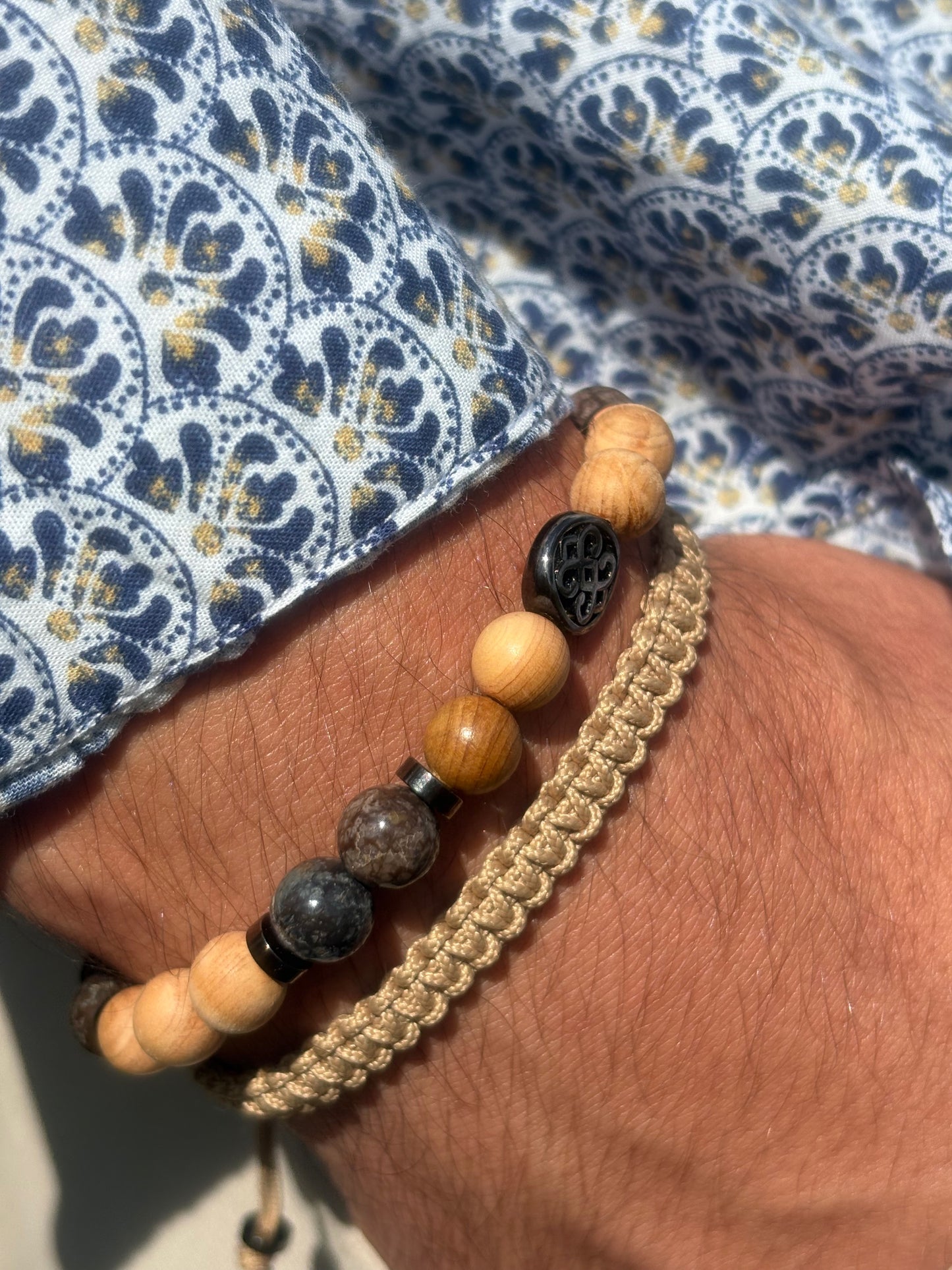 bracelet homme jaspe flocon de neige porté poignet bracelet macramé