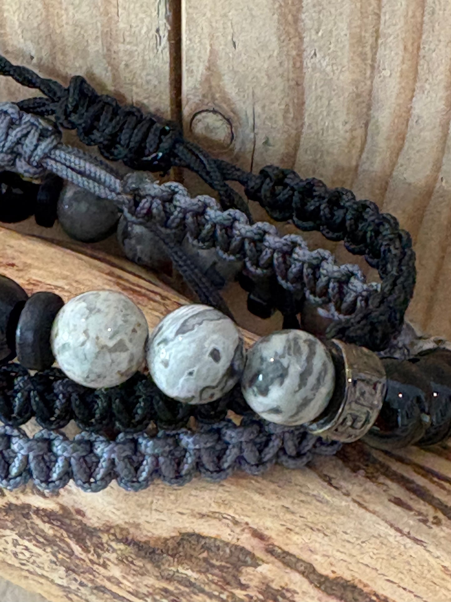 détail jaspe Picasso onyx bracelet homme artisanal macramé
