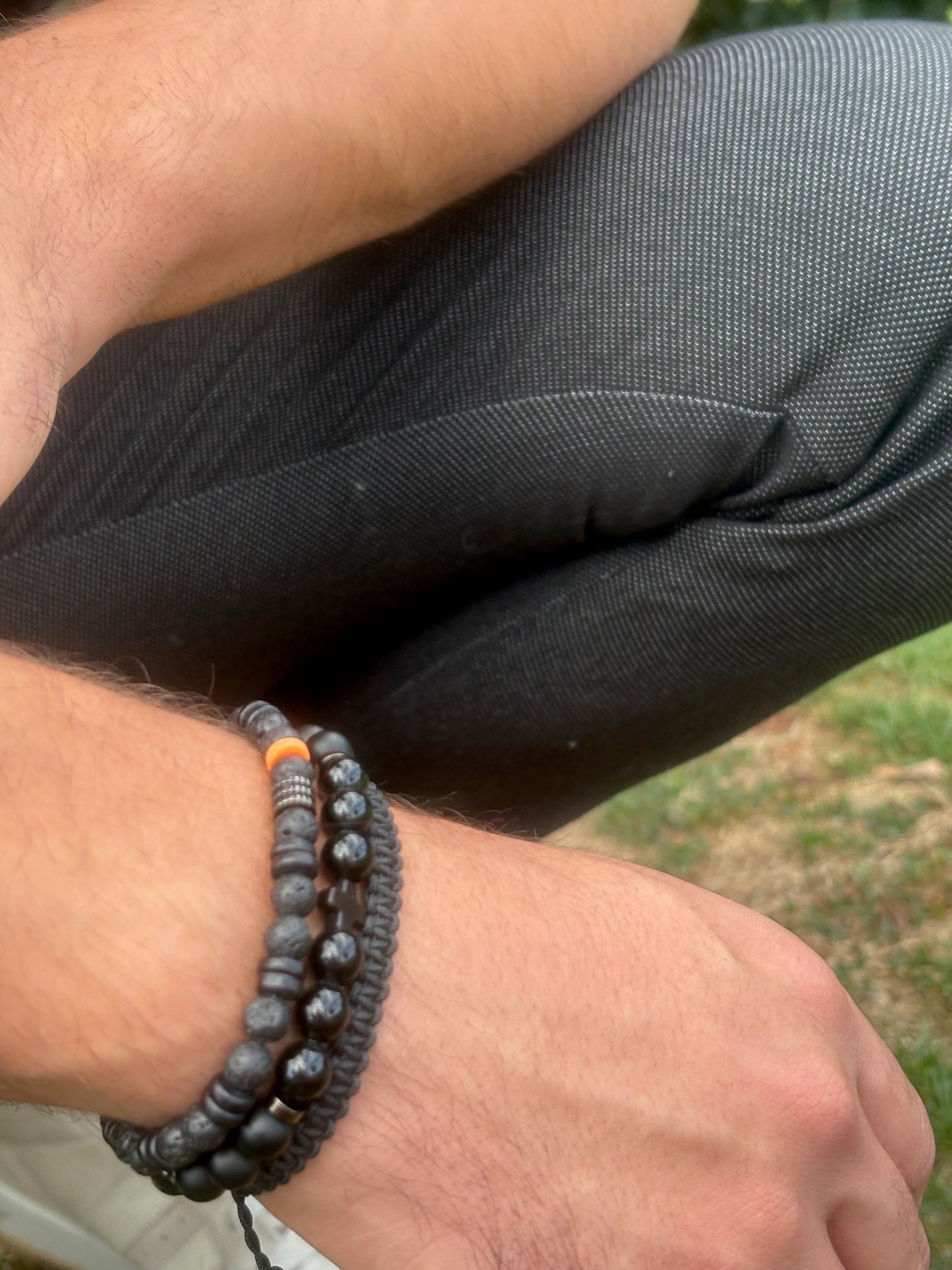 bracelet homme obsidienne noire onyx porté poignet style masculin bracelet pierre de lave