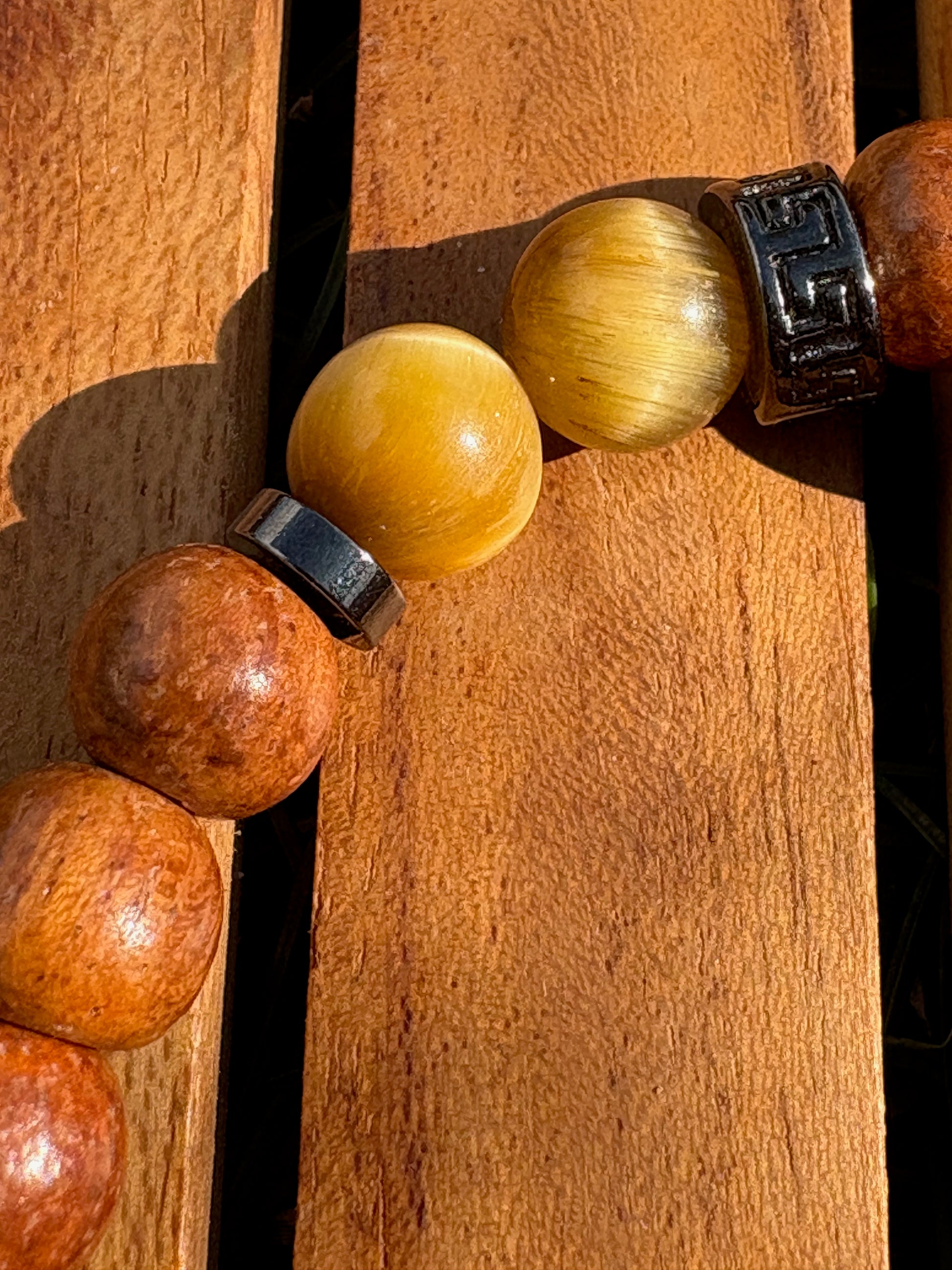 détail pierre oeil de tigre golden bracelet homme artisanal