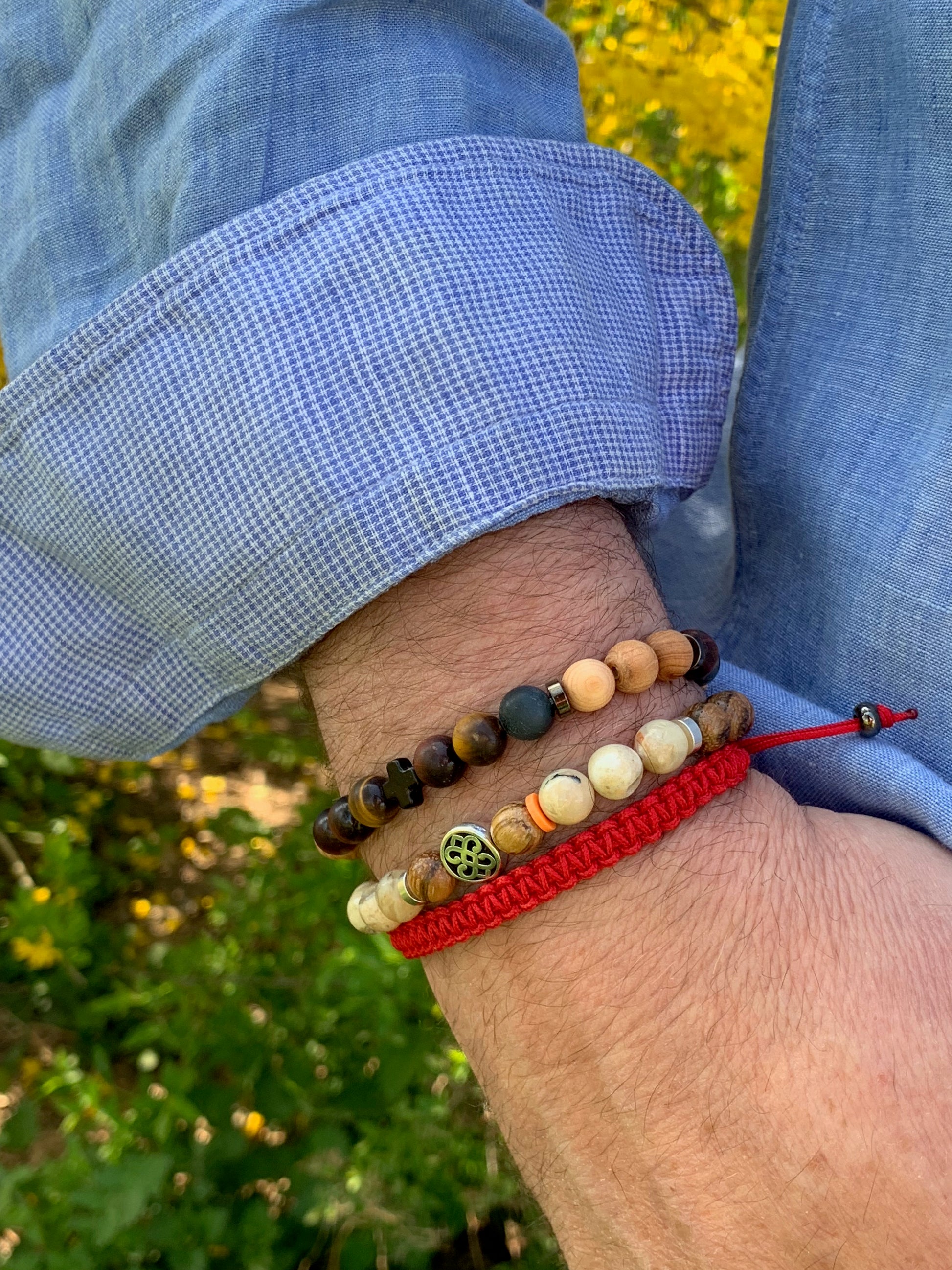 bracelet homme opale beige porté poignet bracelet oeil de tigre bracelet macramé