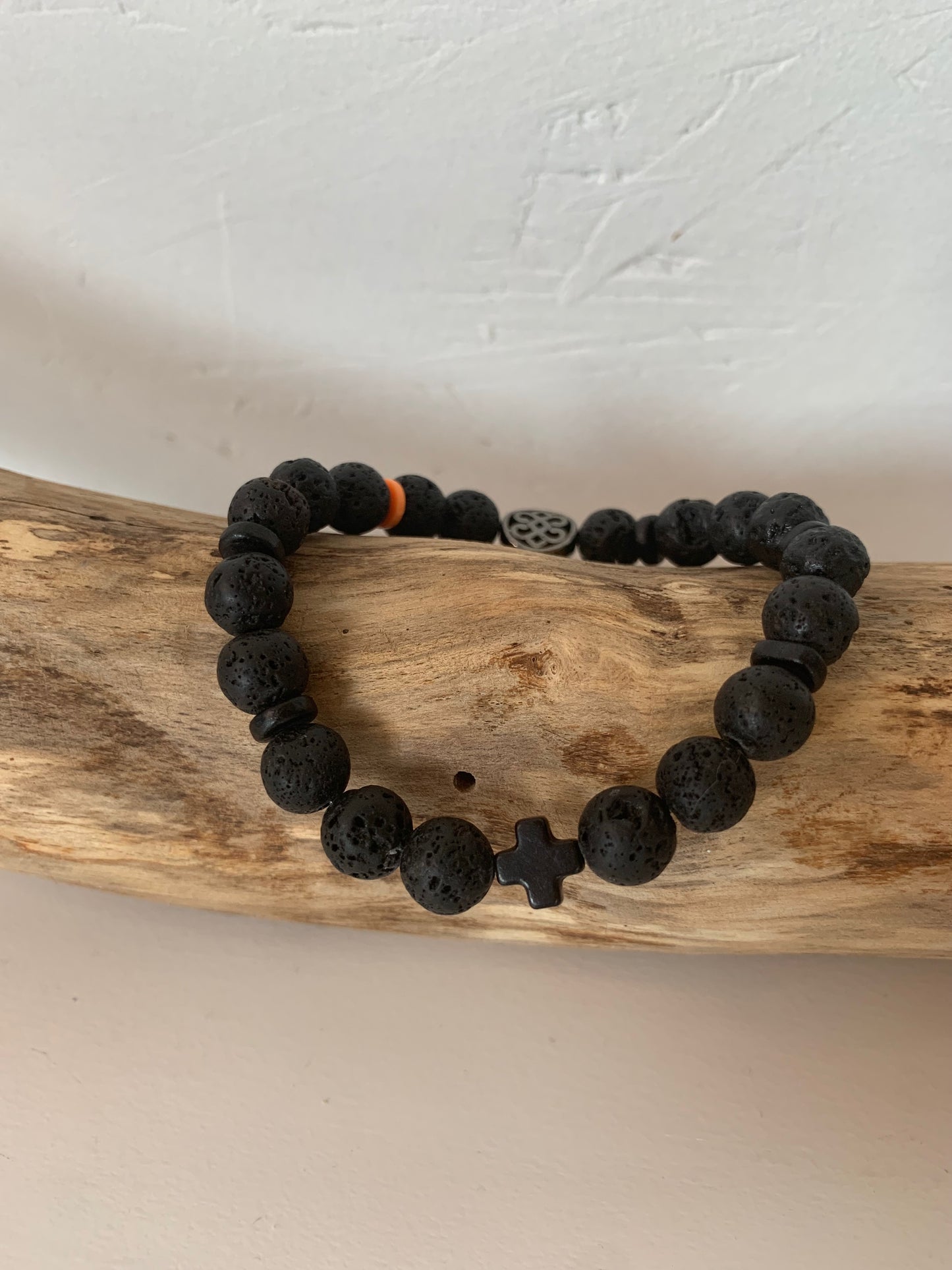 détail pierre de lave texture naturelle bracelet
