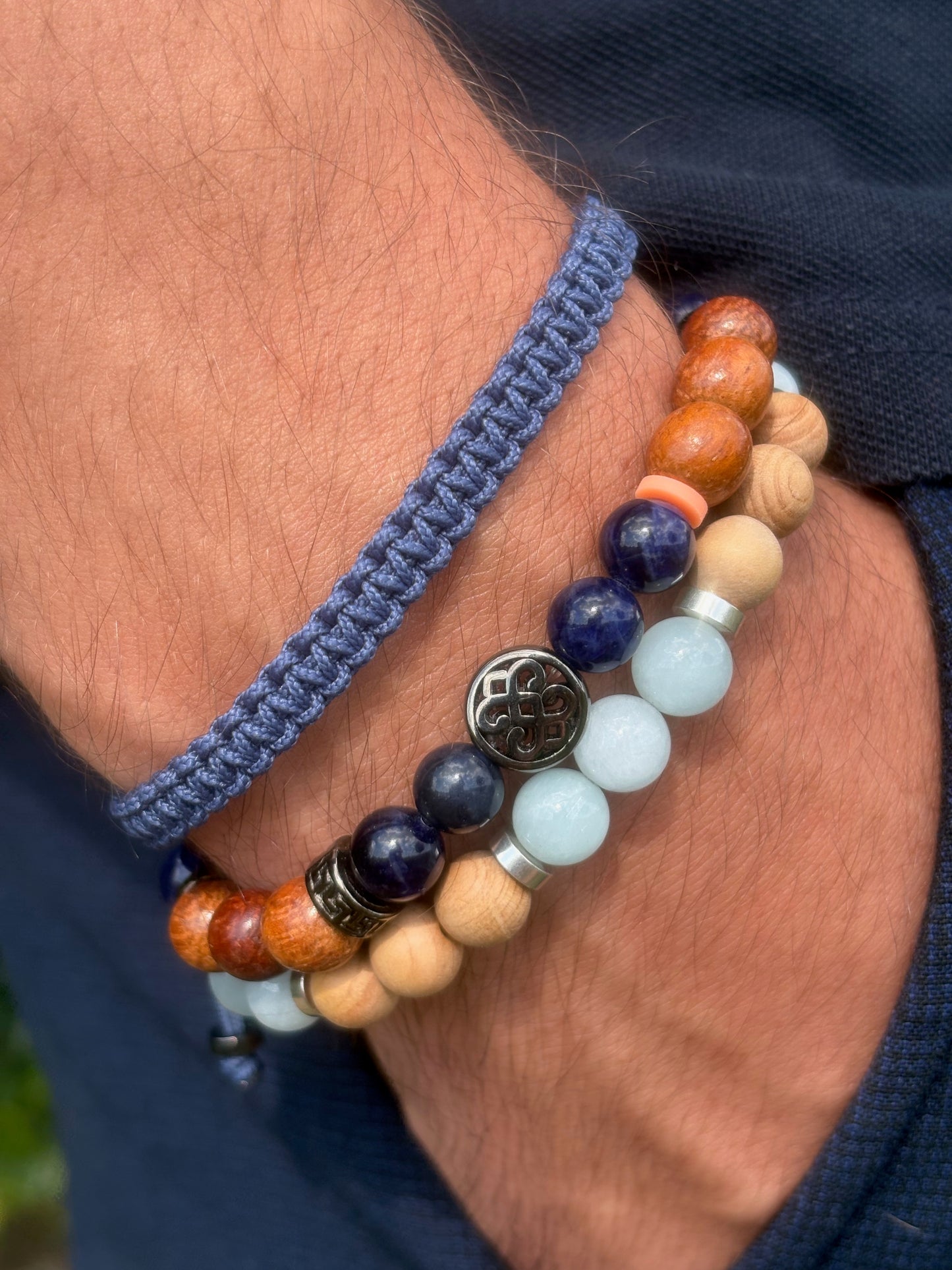bracelet homme sodalite porté poignet aigue marine macramé