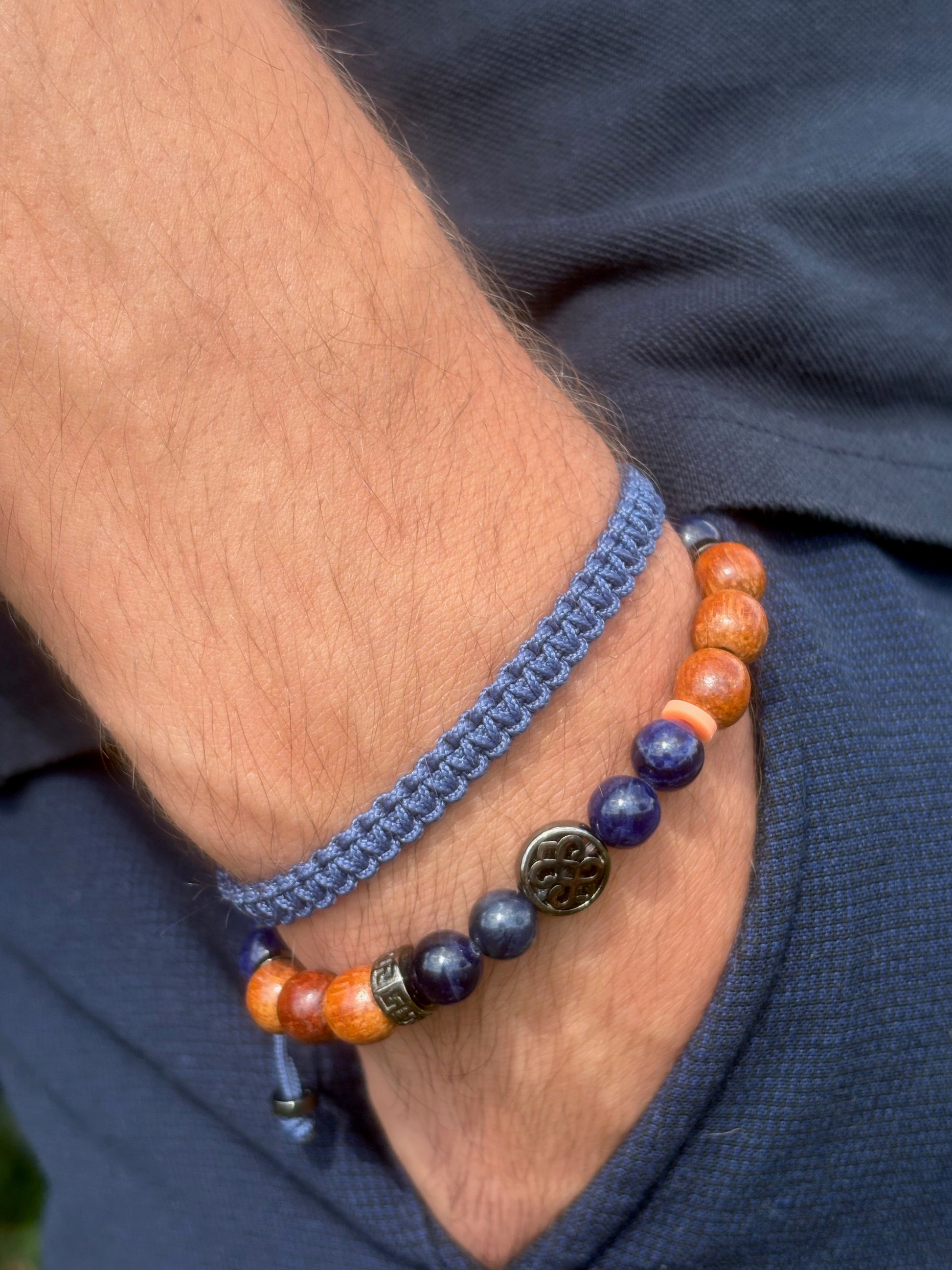 bracelet homme sodalite porté poignet bracelet macramé
