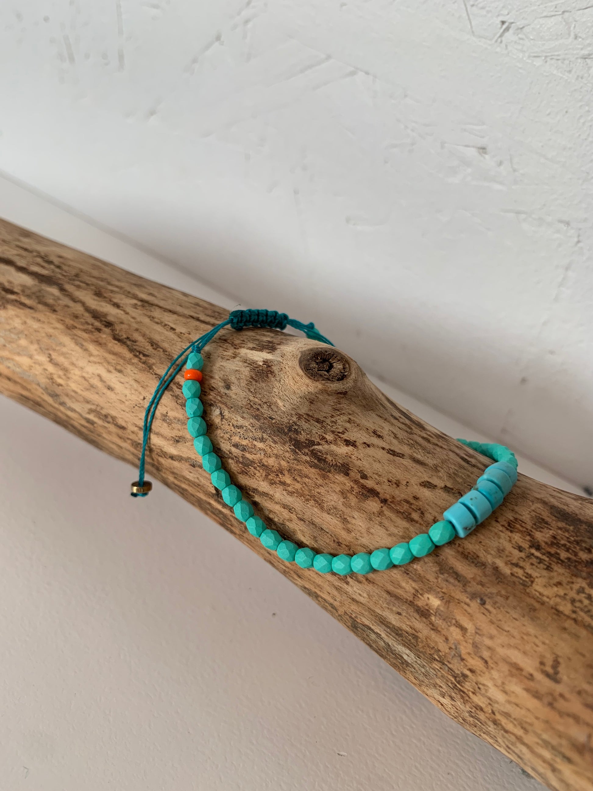 Bracelet femme en howlite turquoise fait main