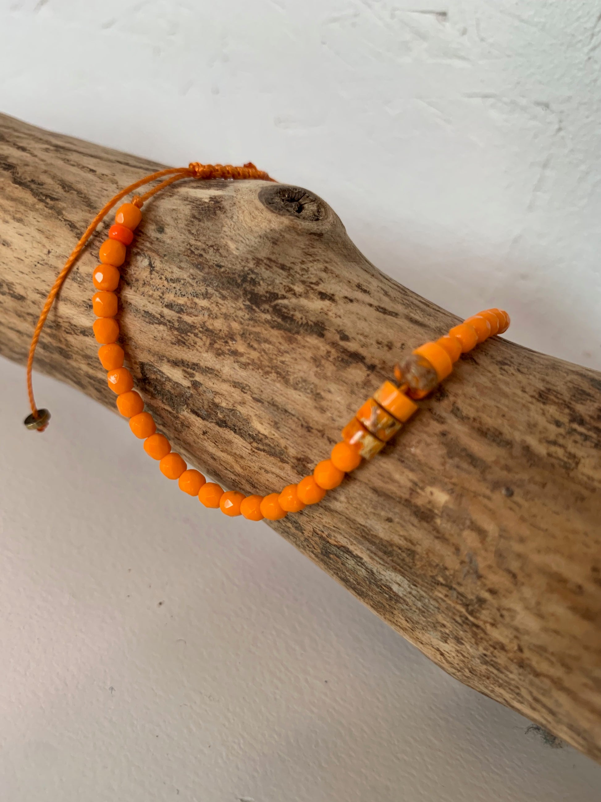 Bracelet femme en jaspe impression multicolore monté à la main en Belgique