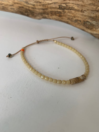 Détail perles jaspe paysage tons naturels