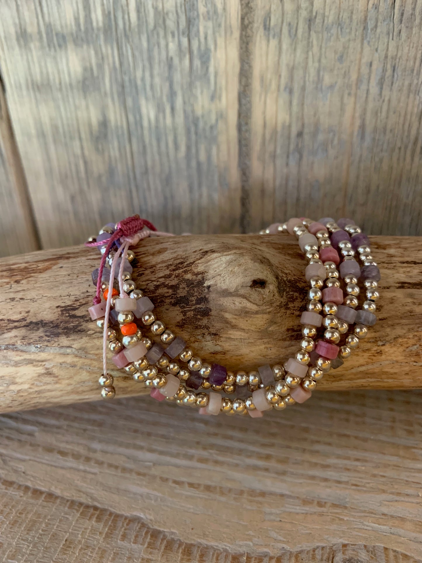 Bracelet lépidolite améthyste rhodonite opale rose sur bois naturel