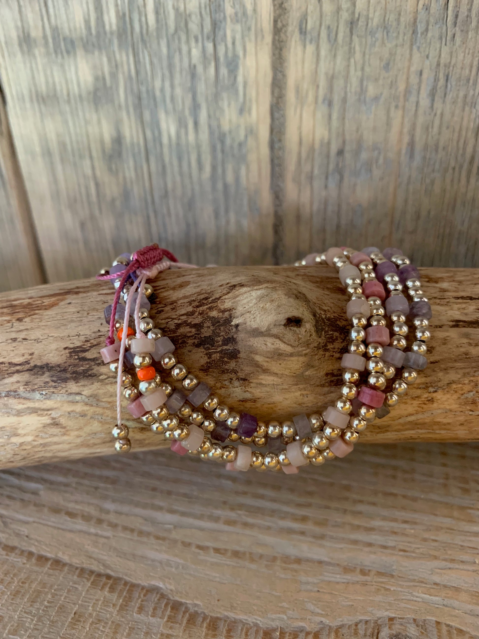 Bracelet lépidolite améthyste rhodonite opale rose sur bois naturel