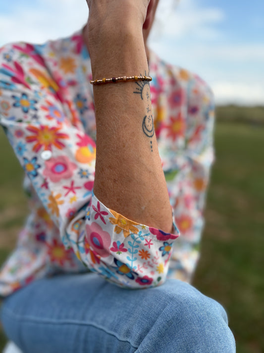 Bracelet mokaïte porté au poignet