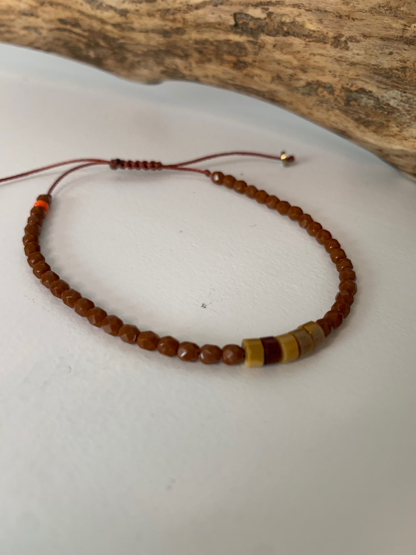 Bracelet mokaïte vue dessus création artisanale belge