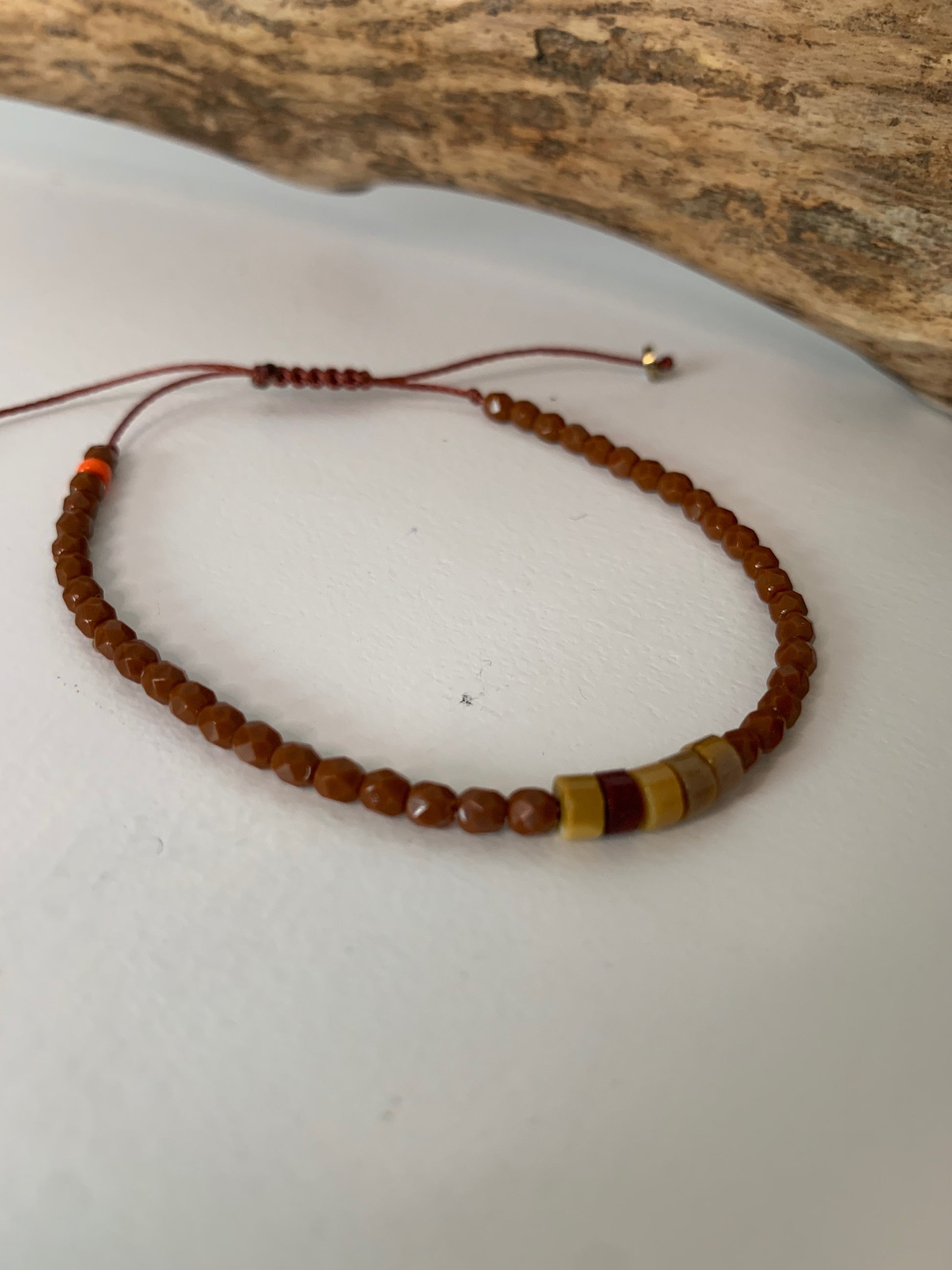 Bracelet mokaïte vue dessus création artisanale belge