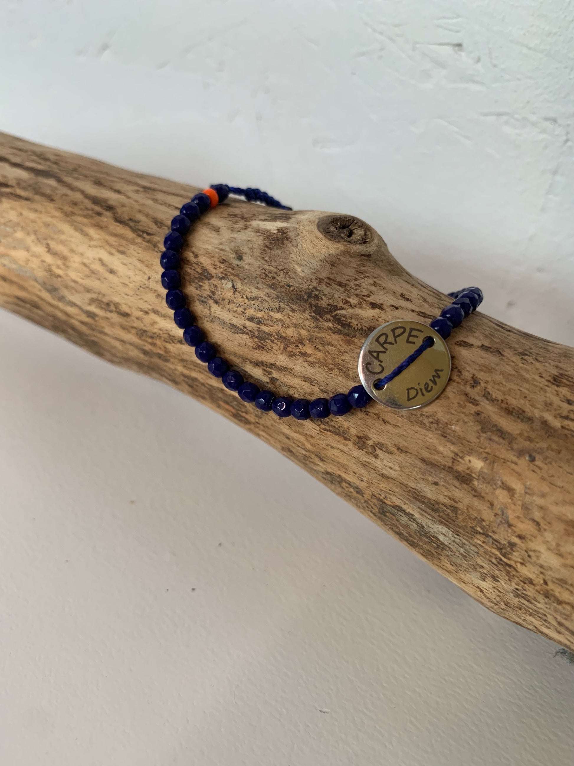 Bracelet Carpe Diem bleu  marine avec médaillon argenté – OZE by Virginie