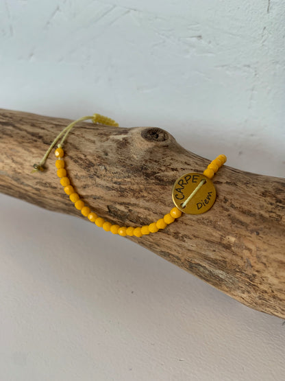 Bracelet Carpe Diem jaune doré avec médaillon