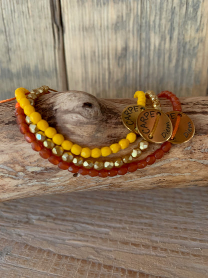 Bracelet Carpe Diem orange et jaune en accumulation