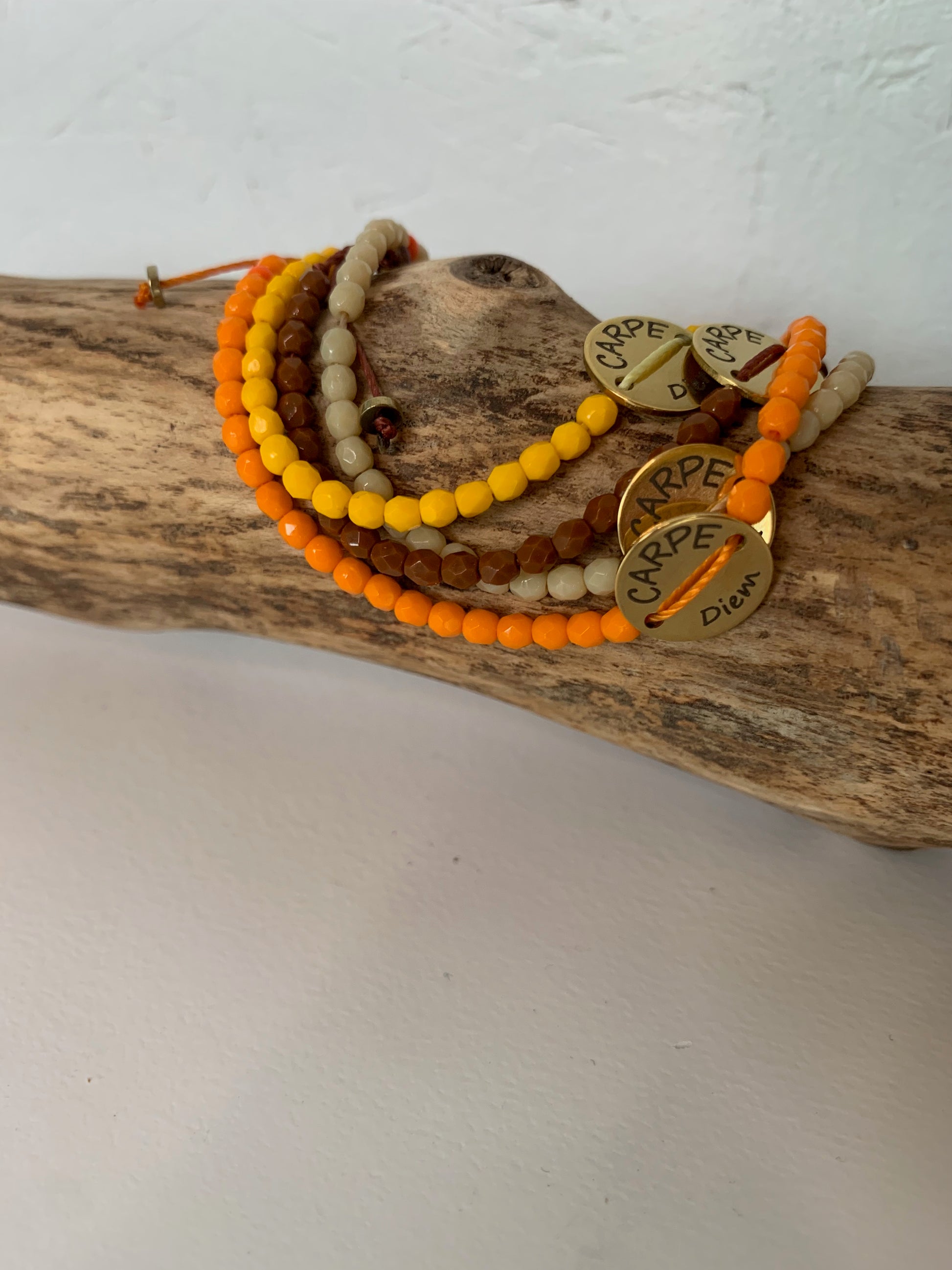 Bracelet Carpe Diem orange  jaune doré en accumulation